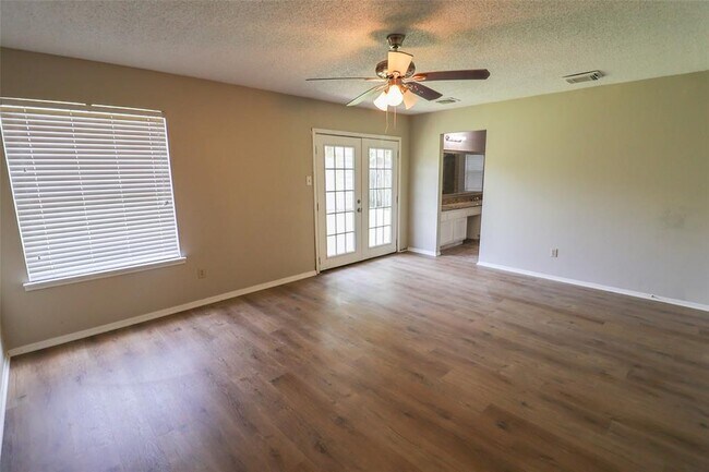 Building Photo - 1546 Ridgebriar Dr