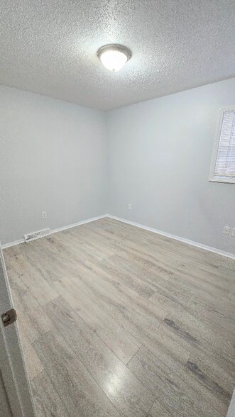 Building Photo - 1939 Perth St