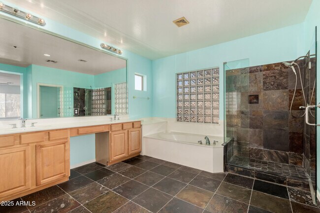 Building Photo - 10573 E Sheena Dr