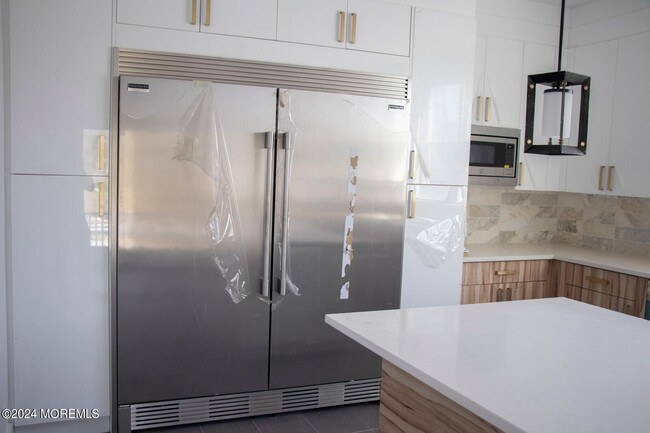 Building Photo - 255 Hollywood Ave