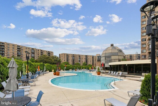 Building Photo - 8340 Greensboro Dr