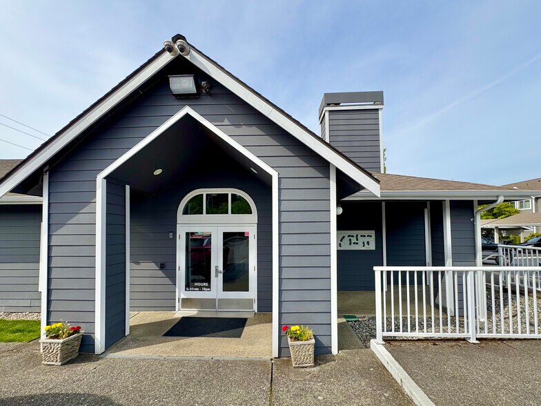 Cabana - 12510 109th Ct NE