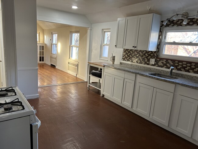 Open kitchen into living room - 724 Huntington Rd