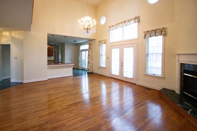 Building Photo - Elegant 4Bd/4Bth Brick Colonial