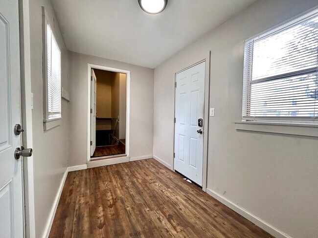 Building Photo - Two Bedroom Home in Muskegon