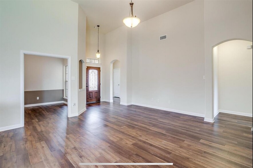 Building Photo - 429 Foxcraft Dr