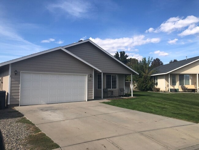 Building Photo - 3 bed 2 bath single family home for rent