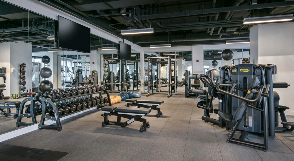 Building Photo - 912 N State St