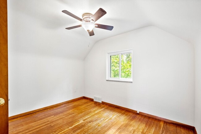 Building Photo - AVAILABLE AUGUST 1ST! STUNNING 3 BEDROOM IN BEECHVIEW!