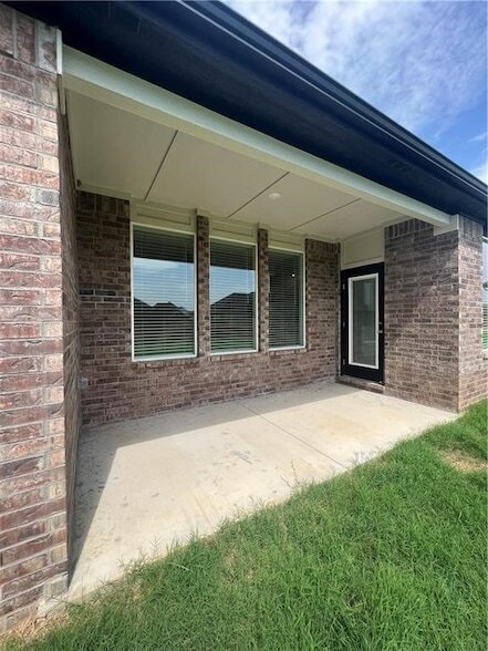 Building Photo - 1910 Hahn St