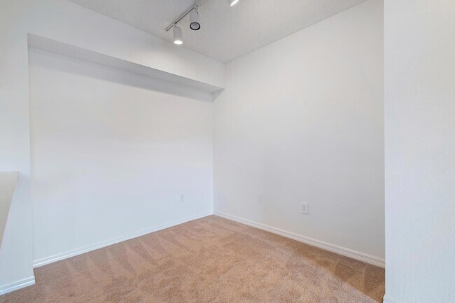 Building Photo - 3022 Alcazar Pl