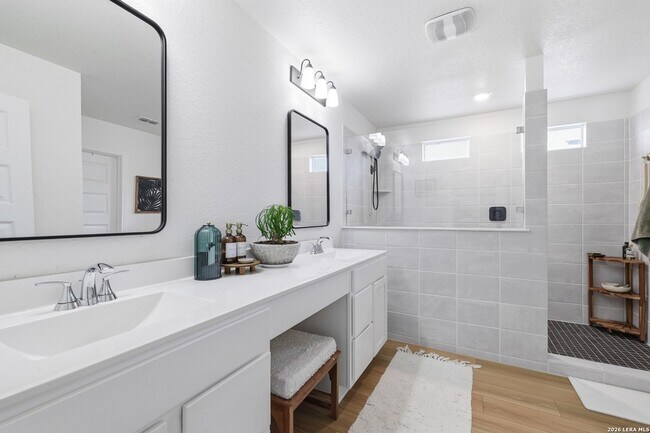 Building Photo - 14454 Calaveras Cv