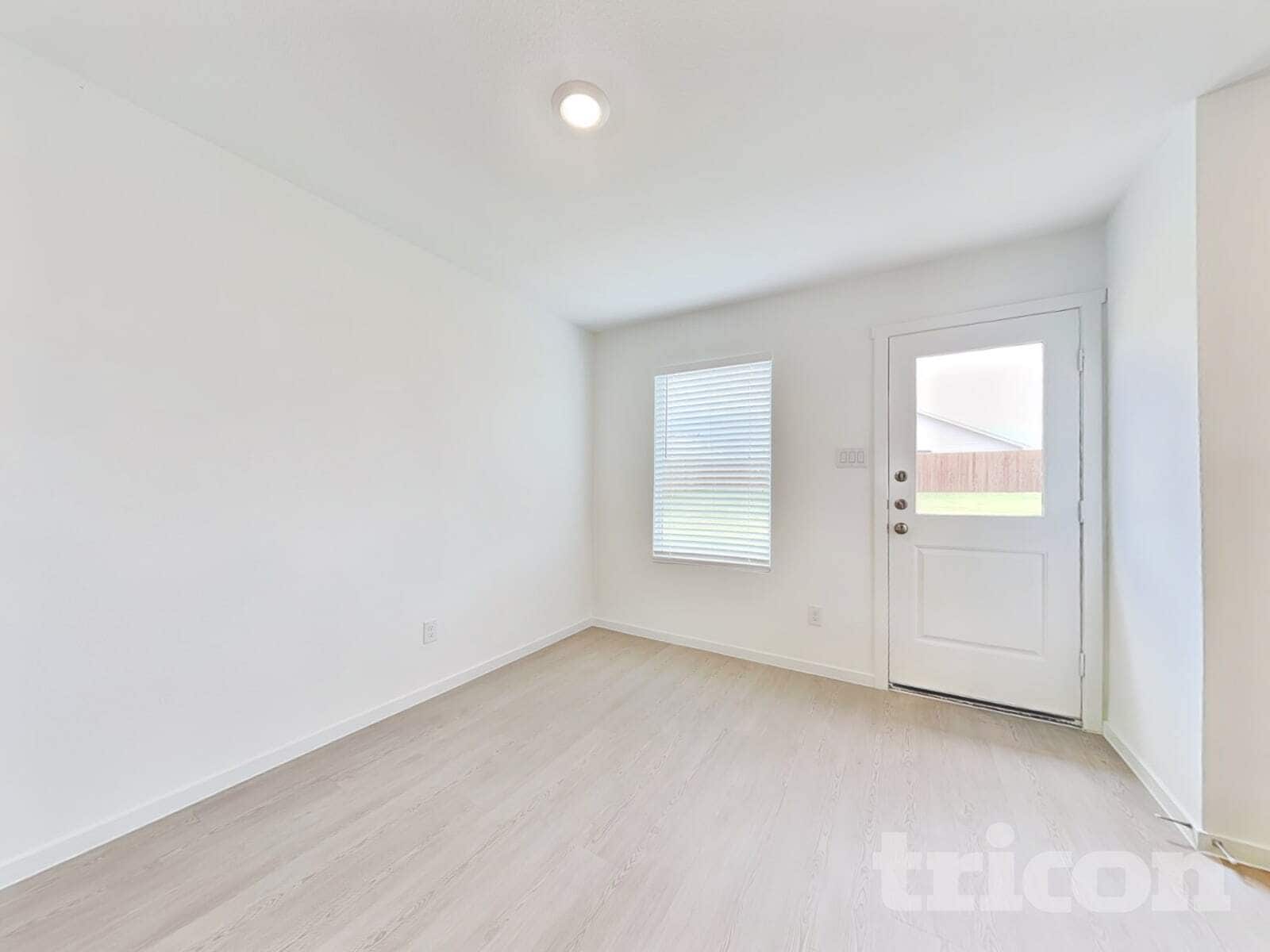 Building Photo - 1620 Parlier St