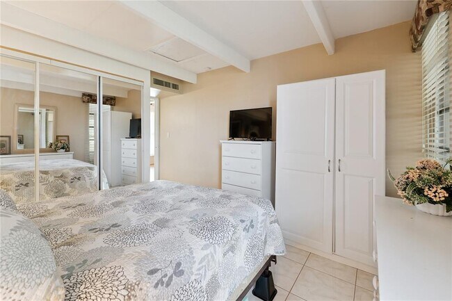 Building Photo - 3821 Club Cir