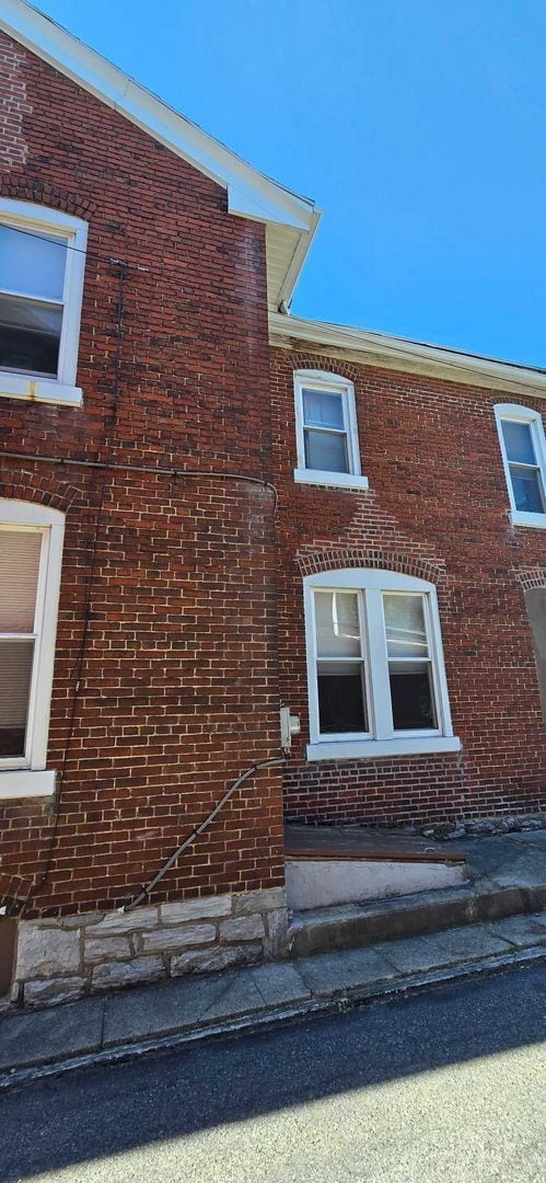 Building Photo - 1215 Lehman St