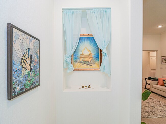 Building Photo - 5945 Buttonwood Sq