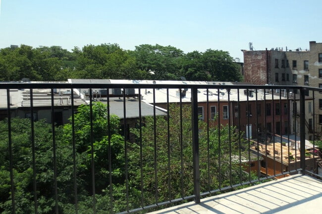 Building Photo - 924 Myrtle Ave