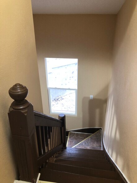 Building Photo - 1842 Roe Ave