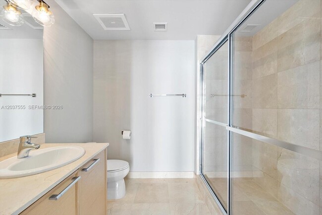 Building Photo - 16275 Collins Ave