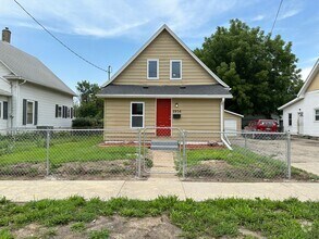 Building Photo - 3 Bedroom 2 Stall Detached Garage Fairgrounds