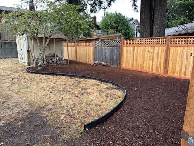 Building Photo - Beautiful Family home