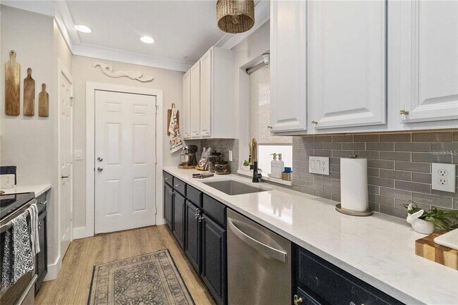 Building Photo - 7242 Hamilton Rd