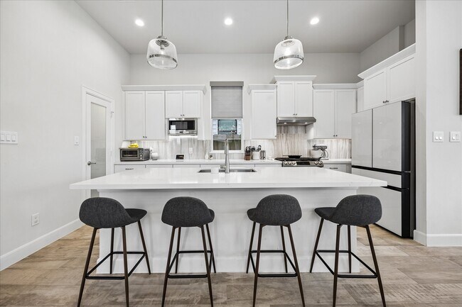 Building Photo - 2804 Grand Fountains Dr