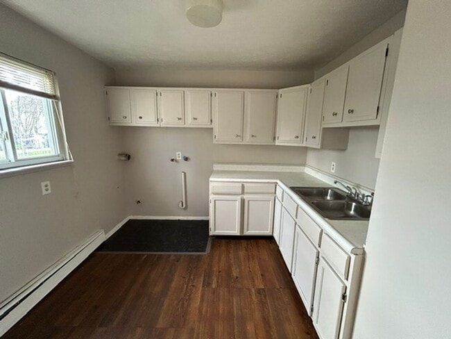 Building Photo - 138 Mendel Ct