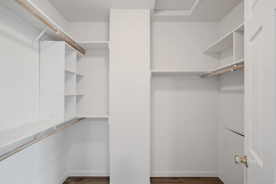 The view of the master bedroom closet. - 3038 Courtside Dr