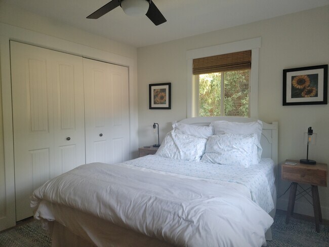 Building Photo - 9976 Edgewood Ave