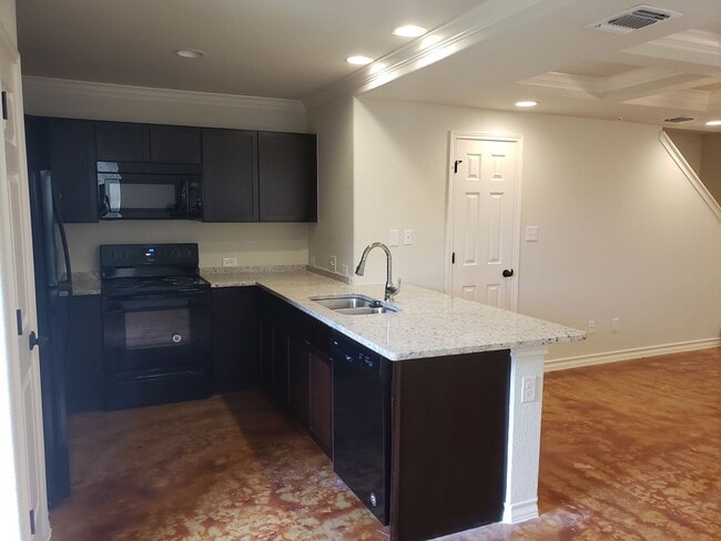 Building Photo - Town home for rent