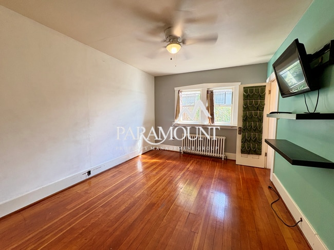 Building Photo - 2 Bedroom with a Water View!