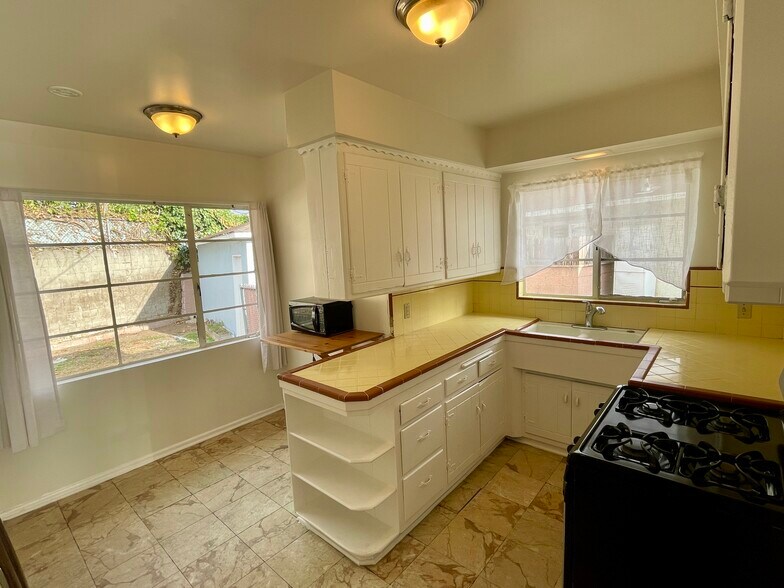 Building Photo - 12505 Manor Dr