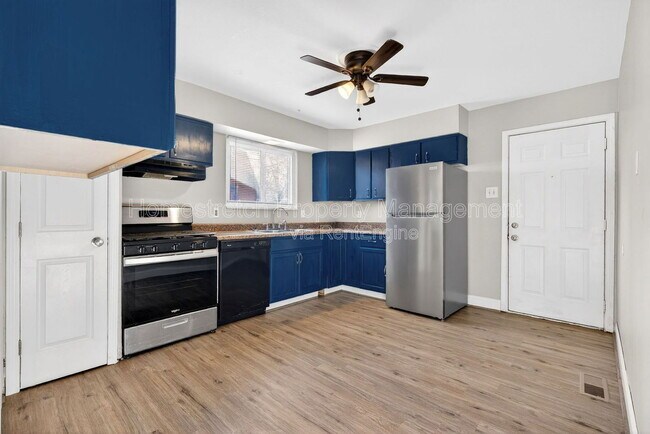 Building Photo - 1700 Kay Dr