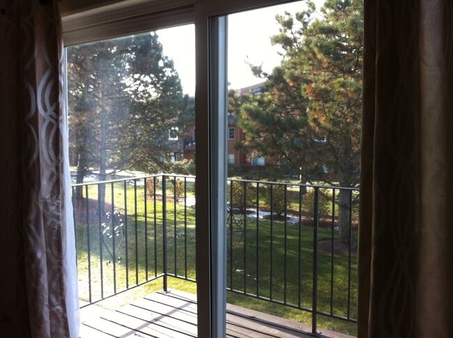 Building Photo - 9368 Bay Colony Dr