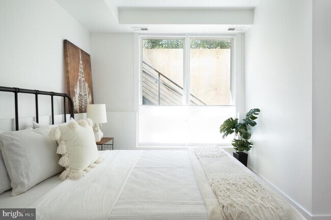 Building Photo - 1316 8th St NW