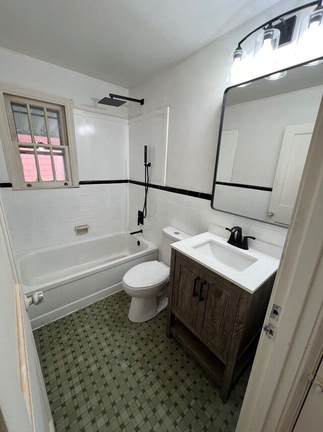Building Photo - Single Family Home -Recently updated