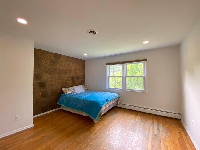 Building Photo - 213 Fort Lee Pl