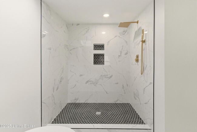 Building Photo - 702 Gheens Ave