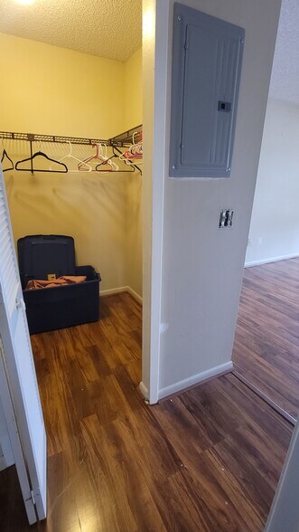 Master walking closet - 3447 E Fort King St
