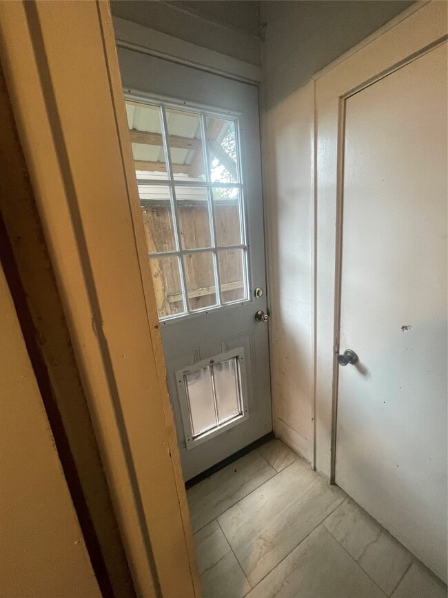 Building Photo - 1971 W Lamar St