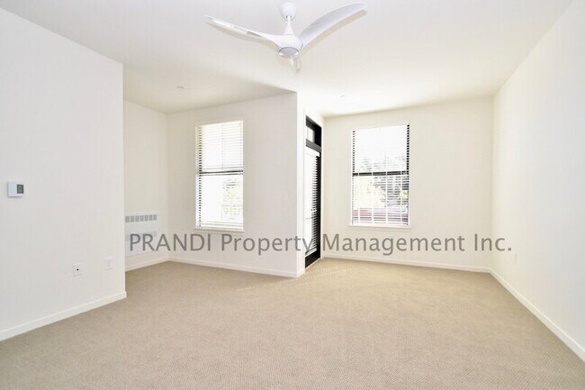 Building Photo - 107 G St