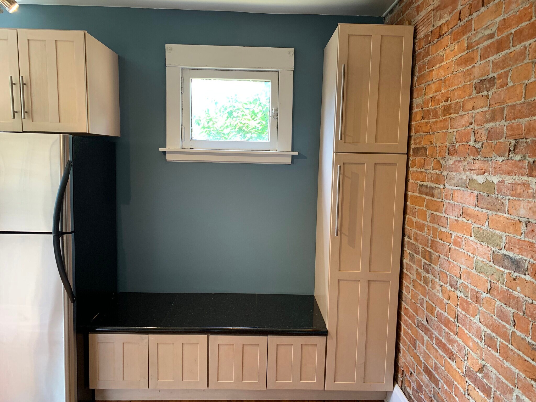 Kitchen - 2569 Summit St
