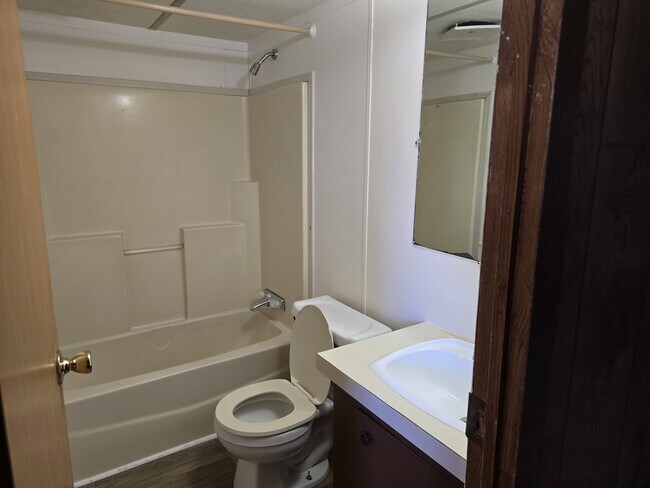 Building Photo - 472 Ruben Wells Rd