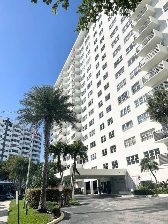 Building Photo - 340 Sunset Dr