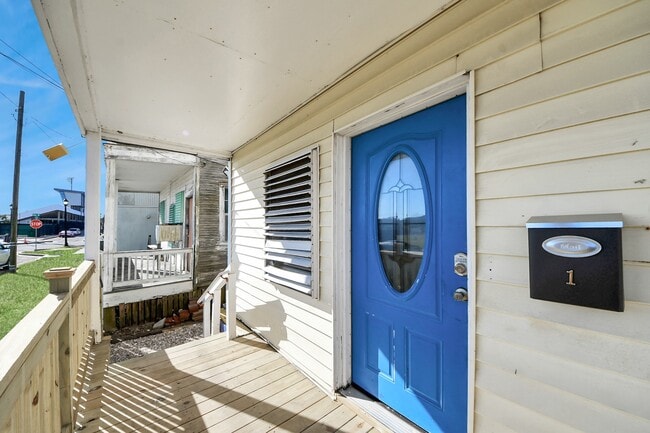 Building Photo - 1213 28th St