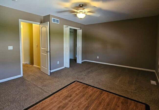 Building Photo - 3 Bd 2 Ba with Lake view!