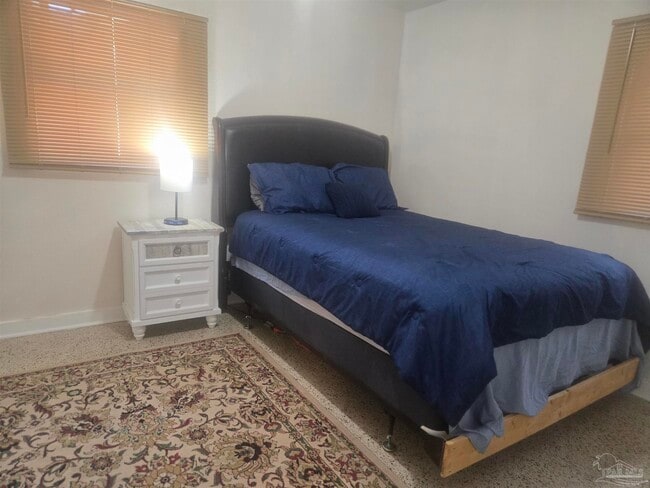 Building Photo - 1012 W Hernandez St