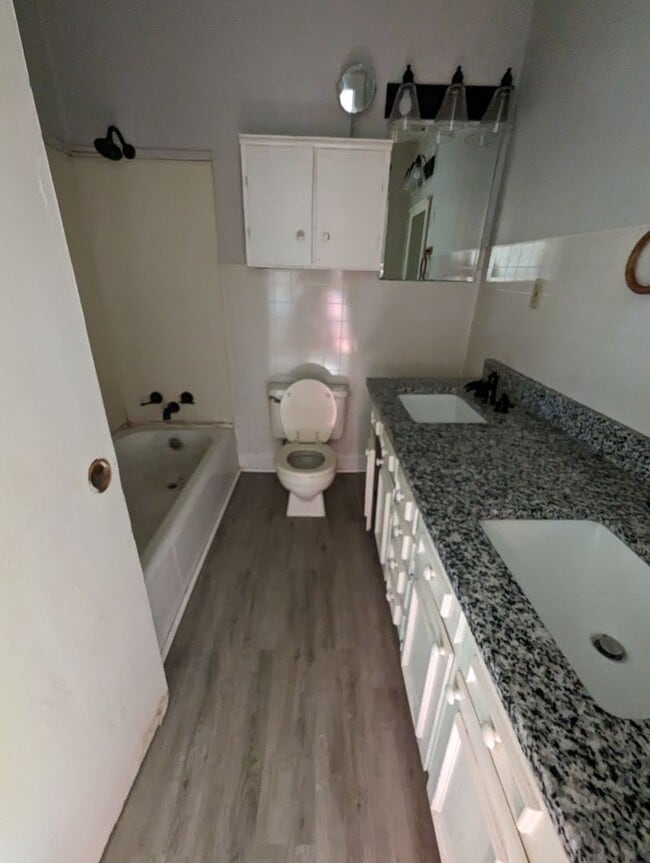 Building Photo - 3 Bed 1 Bath Cozy Home