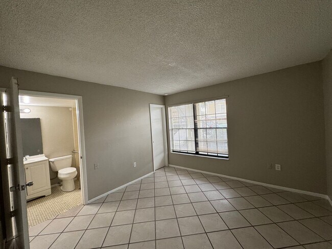Building Photo - Contemporary 2/2 Condo Ground Level w/ Wheelchair Accessibility! 436/Curry Ford